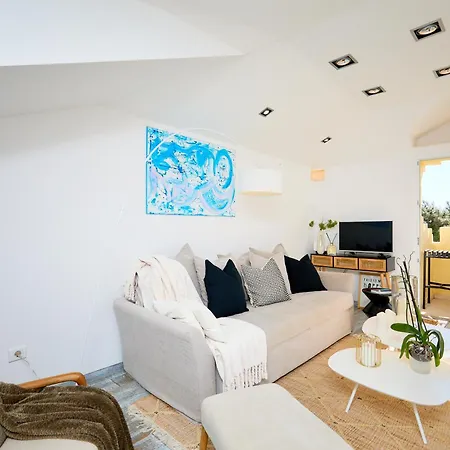 Piece Of Heaven With A Million Dollar View Apartment *